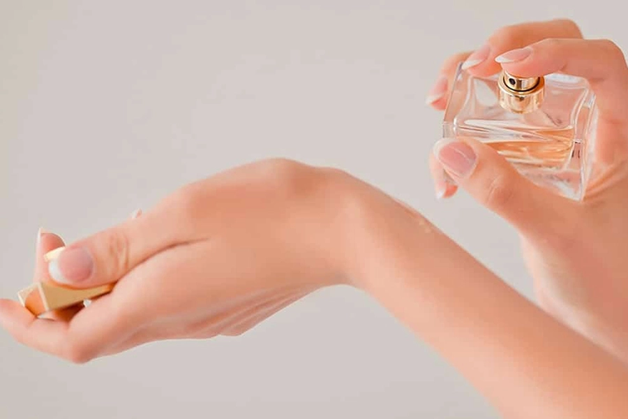 CÁCH THỬ MÙI NƯỚC HOA XEM CÓ HỢP VỚI BẠN HAY KHÔNG 49 CÁCH THỬ MÙI NƯỚC HOA XEM CÓ HỢP VỚI BẠN HAY KHÔNG